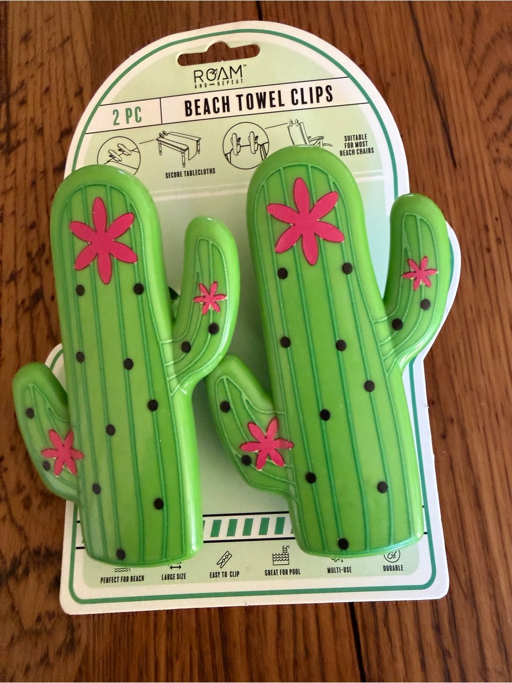 ROAM Green Cactus Towel Clips with Pink Flower Accents - 2 Pack